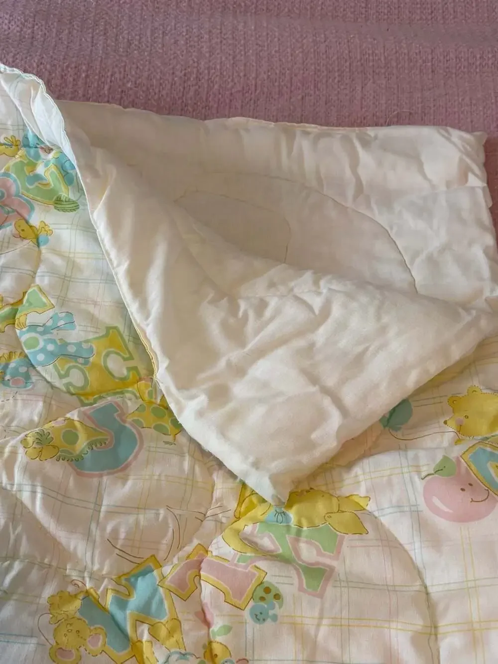 Vintage 1981 The Kendall Company Baby Sleeping Bag Quilted Comforter Pastel Alph